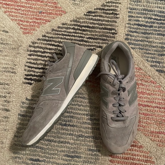 New Balance sneakers - Picture 1 of 3